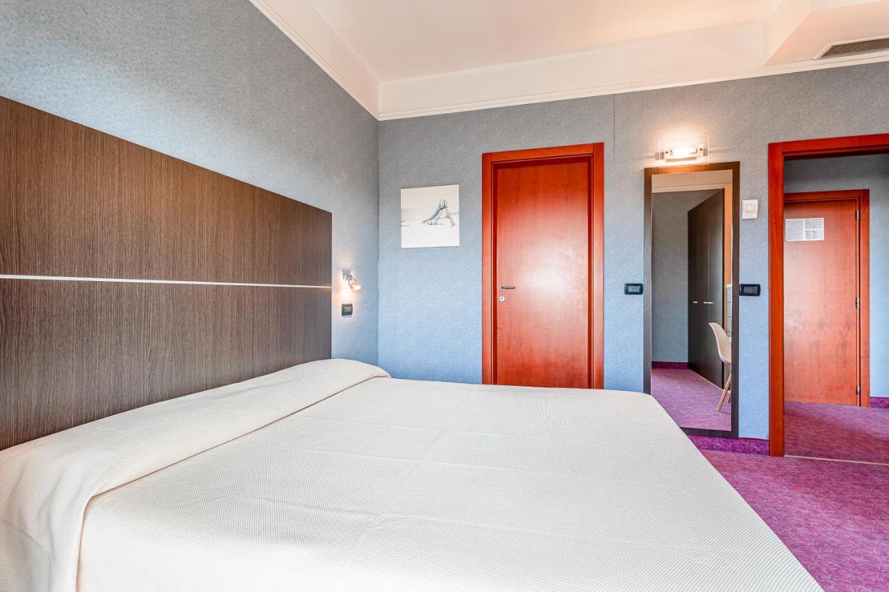 בלריה-איגאה מרינה Residence & Suites מראה חיצוני תמונה