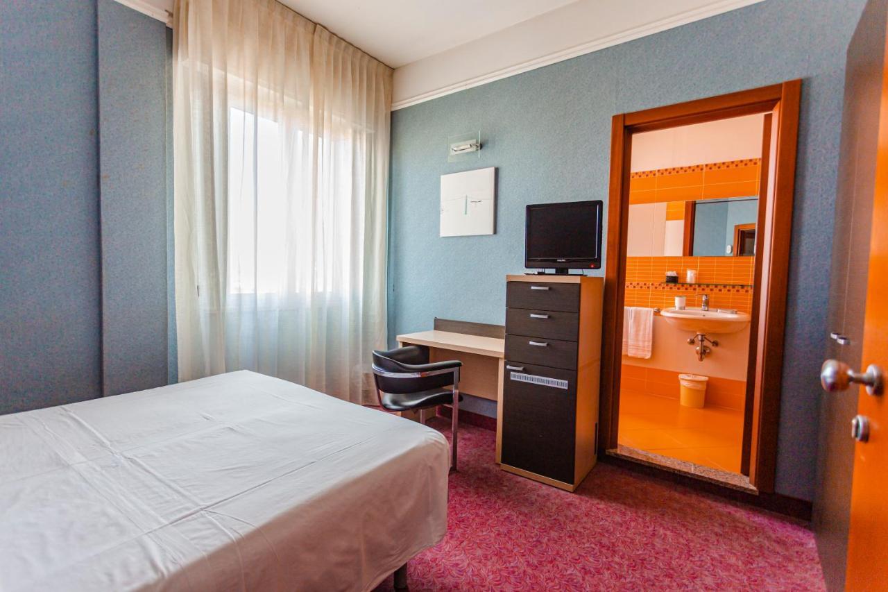 בלריה-איגאה מרינה Residence & Suites מראה חיצוני תמונה