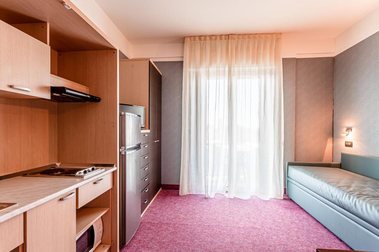 בלריה-איגאה מרינה Residence & Suites מראה חיצוני תמונה