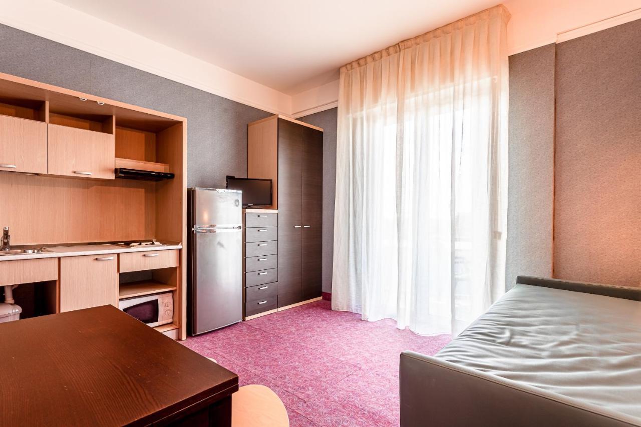 בלריה-איגאה מרינה Residence & Suites מראה חיצוני תמונה