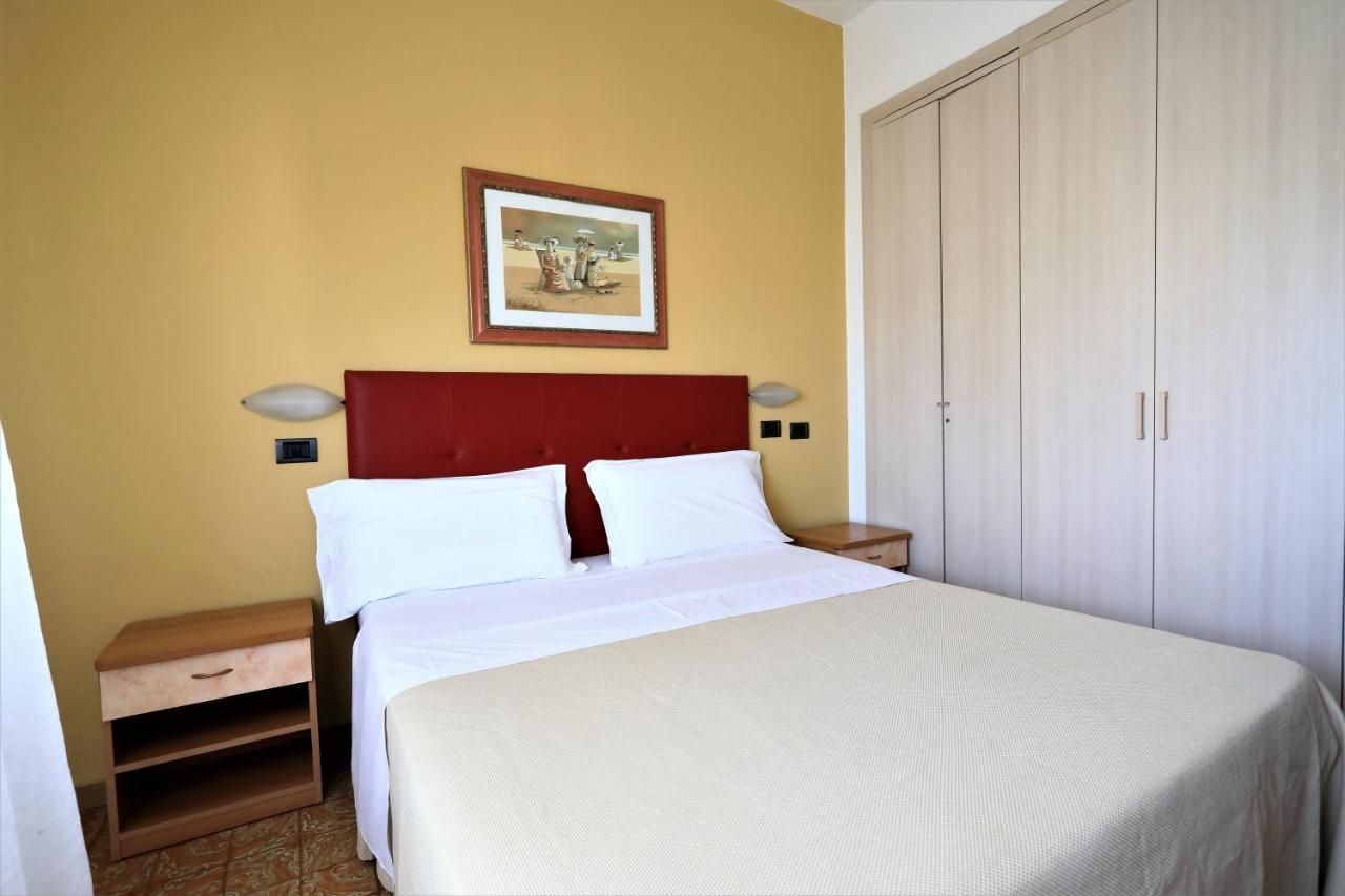 בלריה-איגאה מרינה Residence & Suites מראה חיצוני תמונה